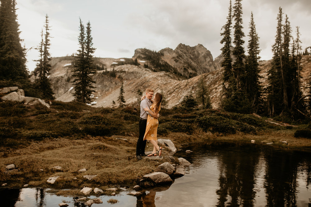 Diablo lake engagement photos -Ross lake engagement photos - Seattle elopement photographer - north cascades hike - best hike north cascades - best engagement photo location - what to wear to your engagement photos - best pnw elopement photographer
