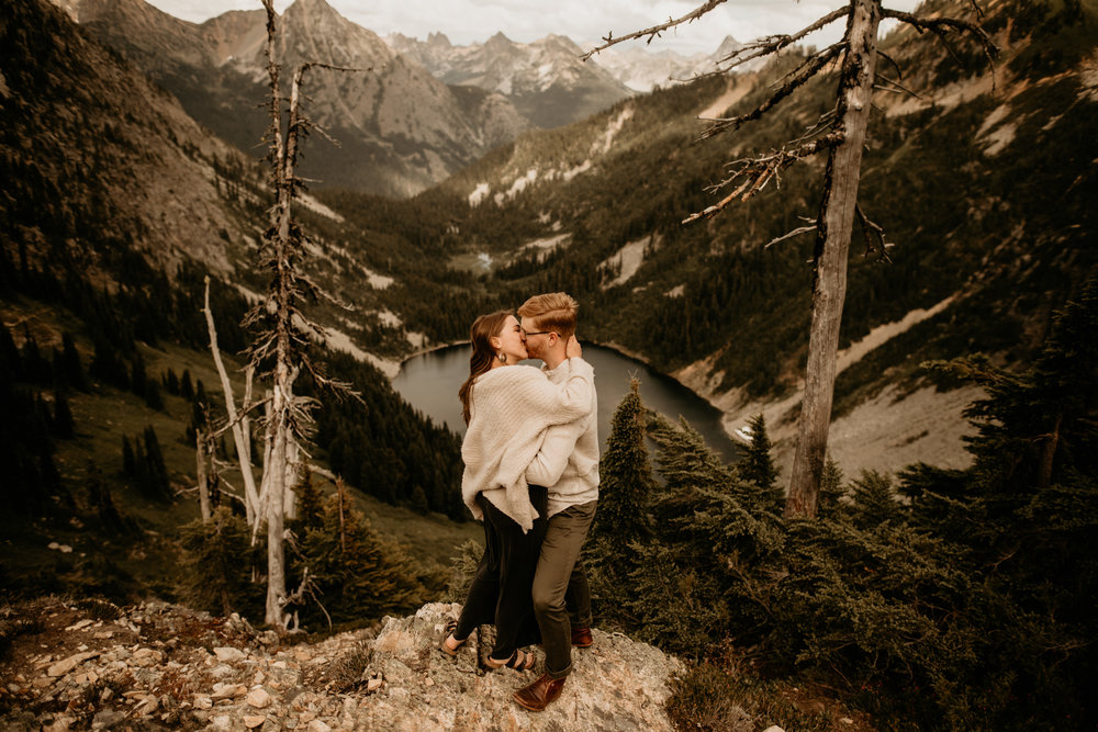 North cascades engagement session - heather maple pass loop engagement photos - north cascade national park engagement photos - mountain engagement photos - mt Baker national park engagement photos - wildflower engagement photos - summer engagement photos - Ann lake engagement photos