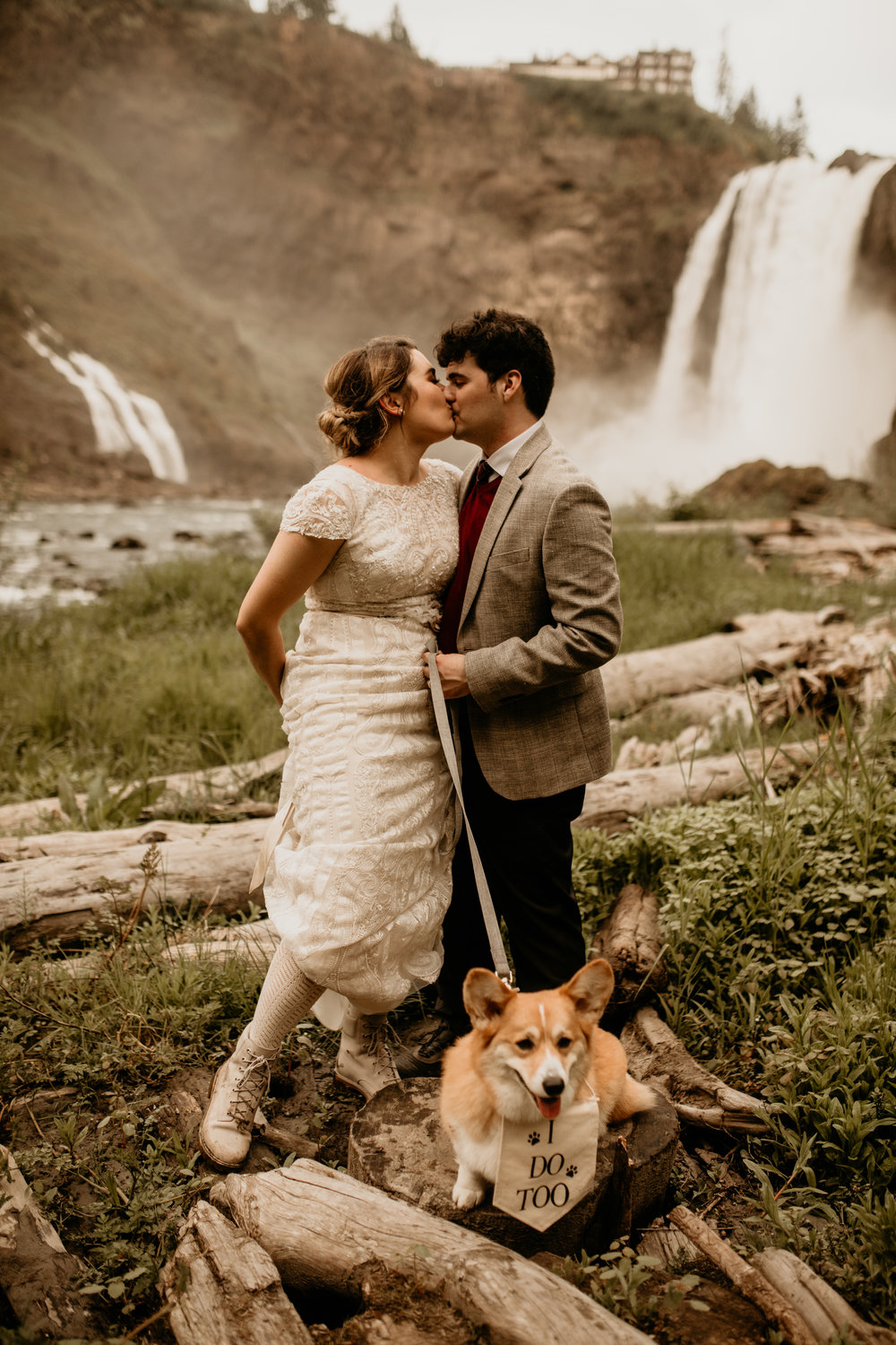 Salish-lodge-ssnoqualmie-falls-elopement-Snoqualmie-Falls-12.jpg