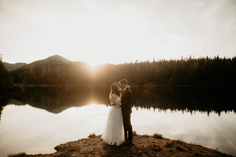how to elope - elope in the pnw - the definition of eloping - what is elope
