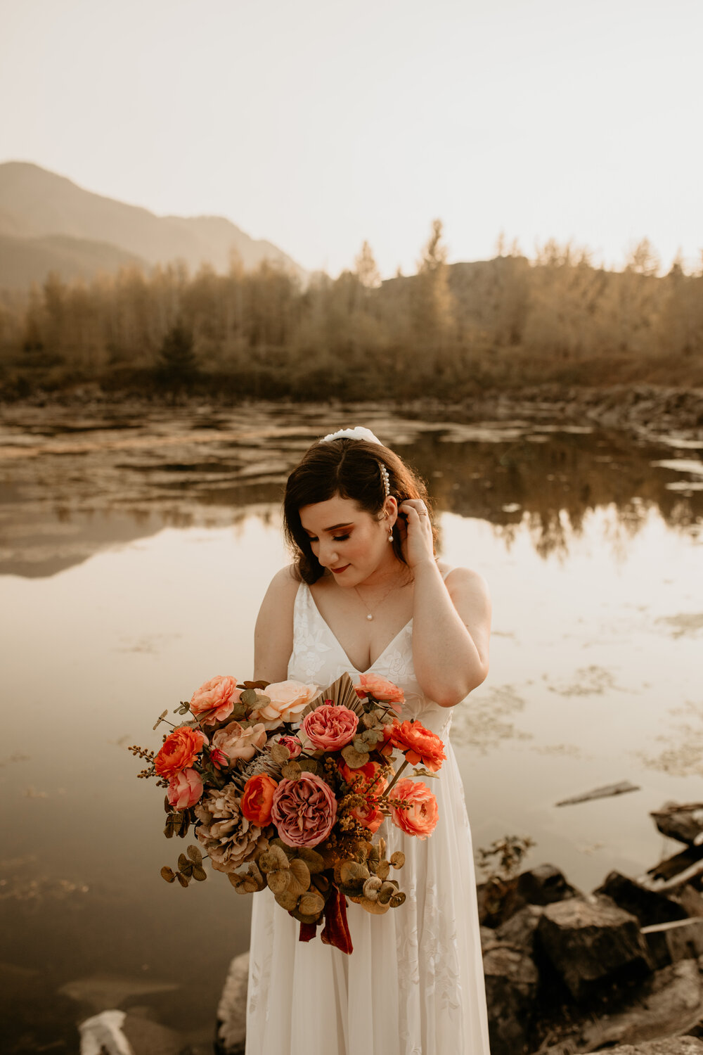 how to have a sustainable elopement! Here’s a guide to having an environmentally friendly elopement! adventure elopement ideas.