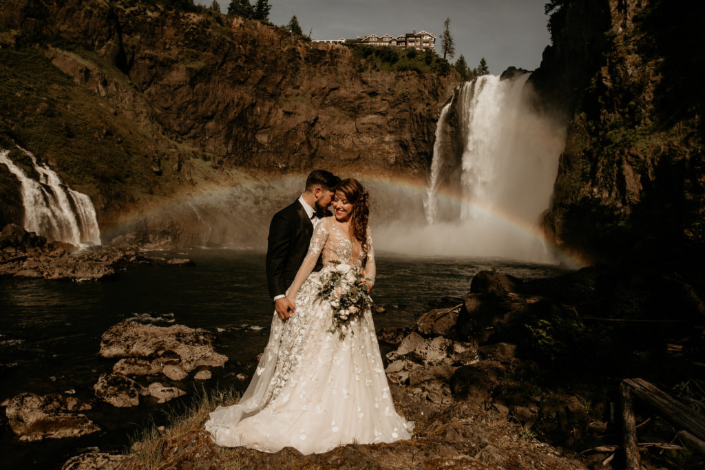 couple in front of latourell falls