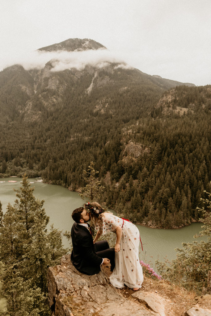 diablo lake couple kissing 