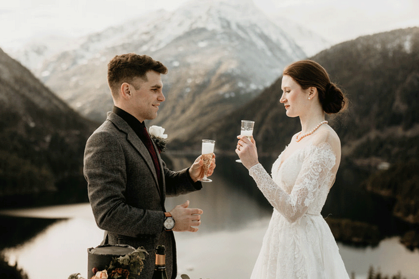 couple drinking champagne at diablo lake 
